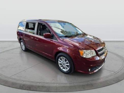 Used 2019 Dodge Grand Caravan SXT image 1