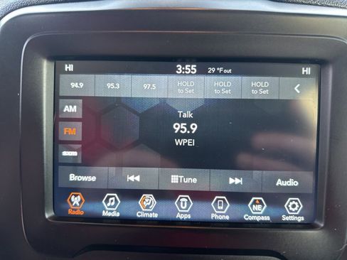 Used 2019 Jeep Renegade Trailhawk image 18