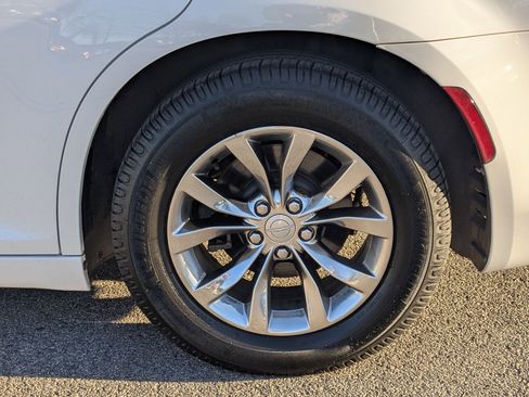 Used 2015 Chrysler 300 Limited w/ Driver Convenience Group image 24