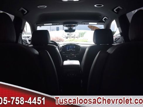 Used 2023 Chevrolet Traverse RS FWD image 11