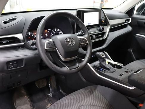 Used 2024 Toyota Highlander LE image 20