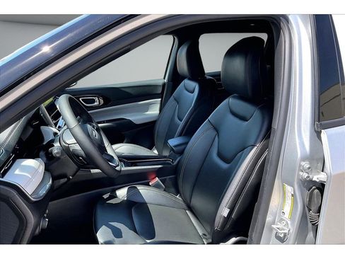 Certified 2025 Jeep Compass Limited AWD/4WD image 24