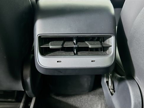 Used 2023 Tesla Model Y 2WD image 27