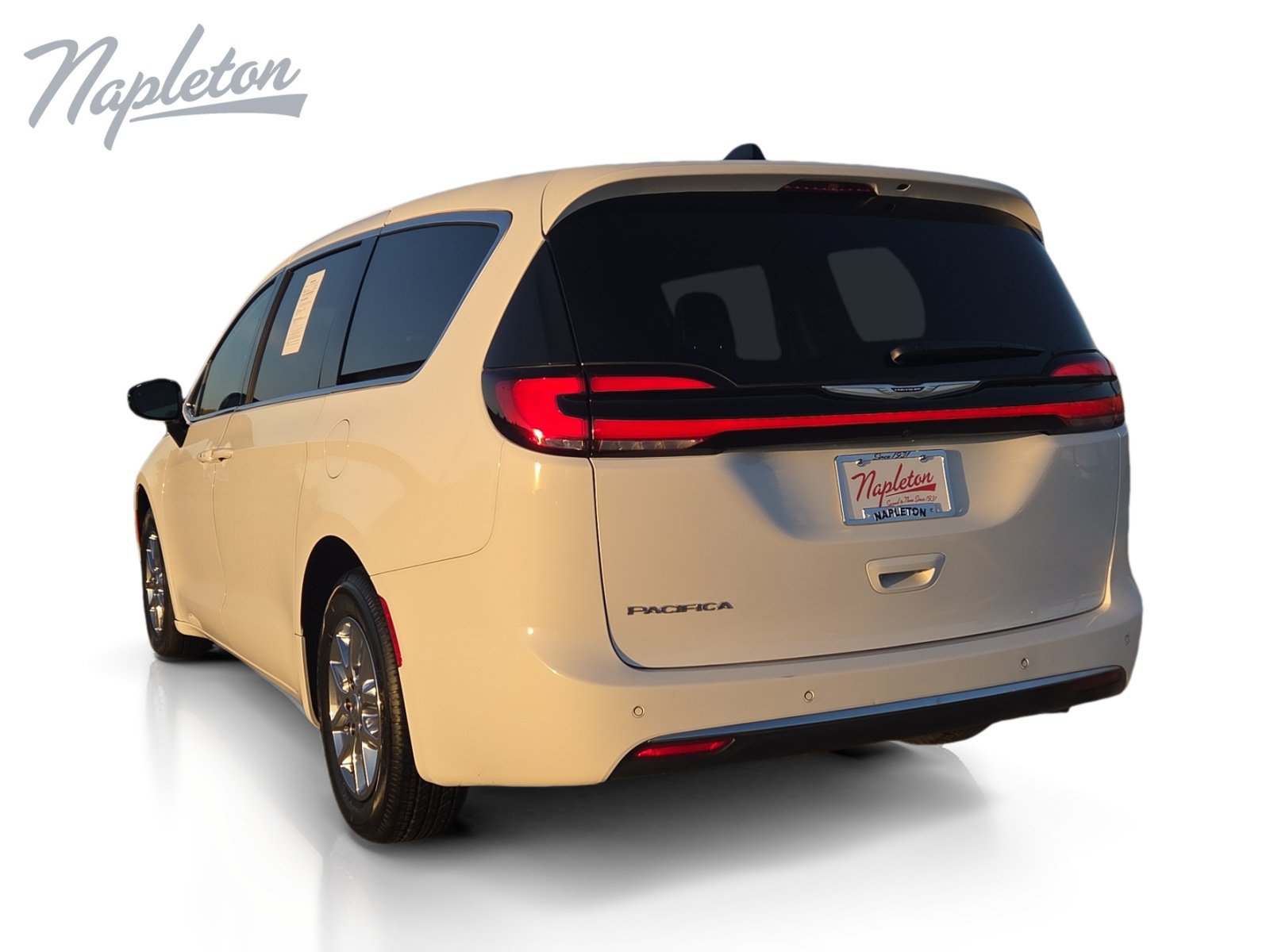 Used 2025 Chrysler Pacifica Select FWD image 3