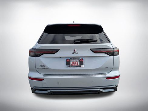 New 2026 Mitsubishi Outlander SE image 4