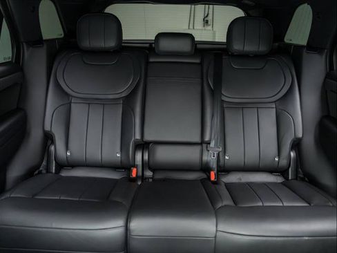 Used 2024 Land Rover Range Rover Sport SE AWD/4WD image 17