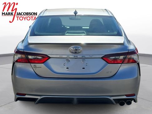 Used 2024 Toyota Camry SE image 11