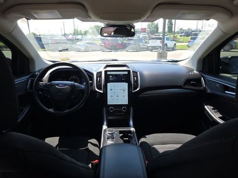 Used 2024 Ford Edge SE w/ Black Appearance Package AWD/4WD image 14
