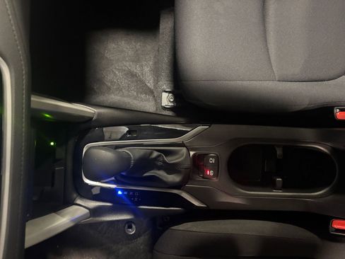 Used 2025 Toyota Corolla Cross LE image 40