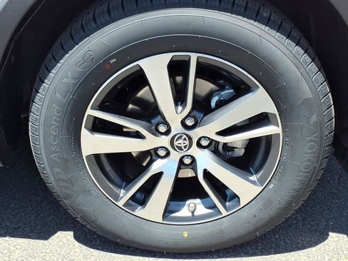 Used 2018 Toyota RAV4 XLE AWD/4WD image 7