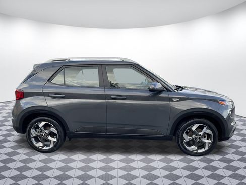 Used 2025 Hyundai Venue SEL FWD image 2