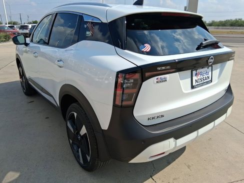 New 2026 Nissan Kicks SR image 4