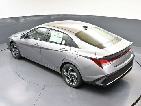Certified 2025 Hyundai Elantra Sport FWD image 37