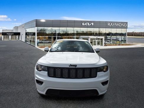 Used 2020 Jeep Grand Cherokee Altitude AWD/4WD image 9