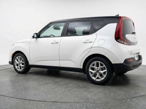 Used 2025 Kia Soul LX w/ LX Technology Package FWD image 6