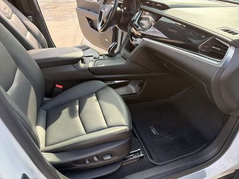 Used 2021 Cadillac XT6 Premium Luxury image 24