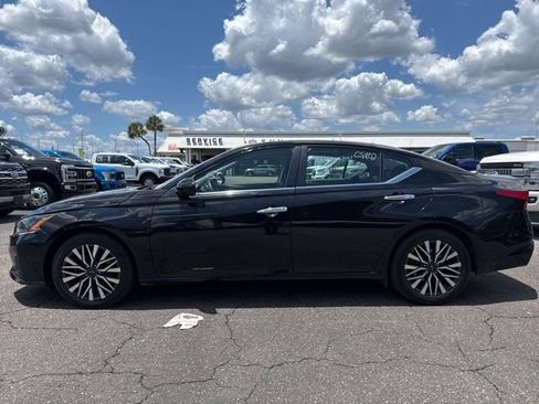 Used 2023 Nissan Altima 2.5 SV FWD image 2
