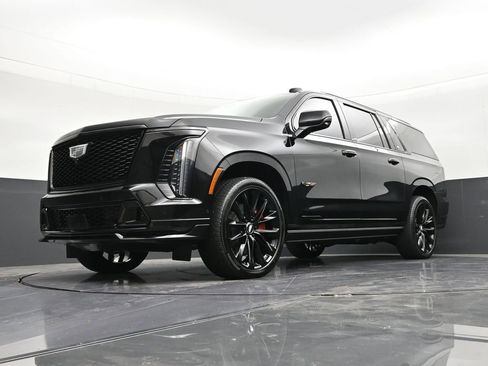Certified 2025 Cadillac Escalade ESV V w/ LPO, ONYX Package image 21