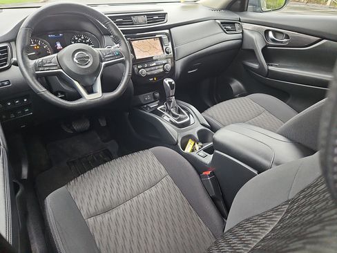 Used 2019 Nissan Rogue SV w/ Premium Package AWD/4WD image 3