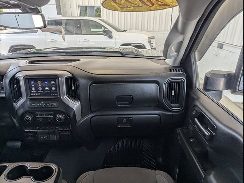 Used 2022 Chevrolet Silverado 2500 Custom w/ Custom Value Package AWD/4WD image 4