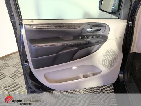 Used 2011 Dodge Grand Caravan Crew image 12