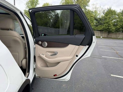 Certified 2021 Mercedes-Benz GLC 300 4MATIC image 28