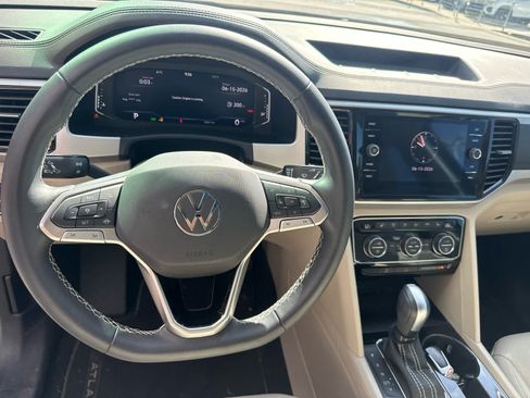 Certified 2023 Volkswagen Atlas SE w/ Panoramic Sunroof Package FWD image 8