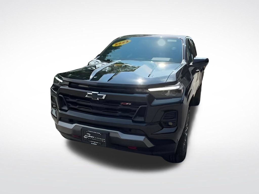 Used 2023 Chevrolet Colorado Z71 AWD/4WD image 3