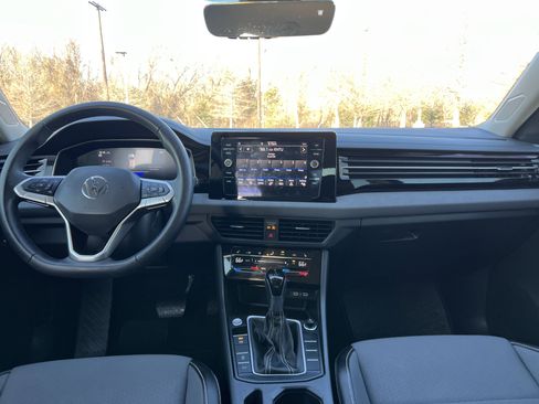 Certified 2025 Volkswagen Jetta SE image 24