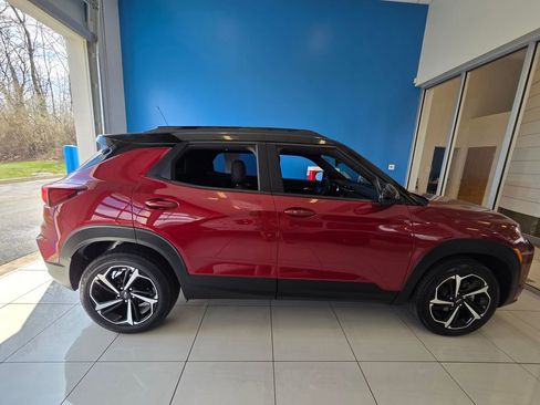Used 2021 Chevrolet TrailBlazer RS w/ Sun and Liftgate Package image 5