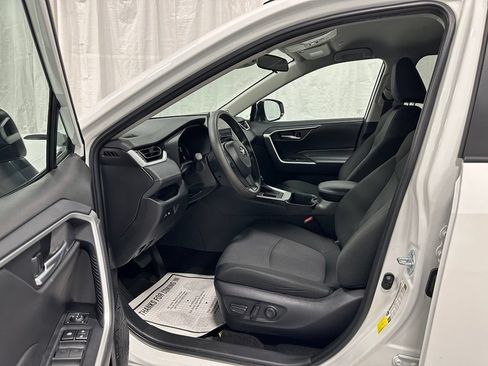 Used 2025 Toyota RAV4 XLE FWD image 10