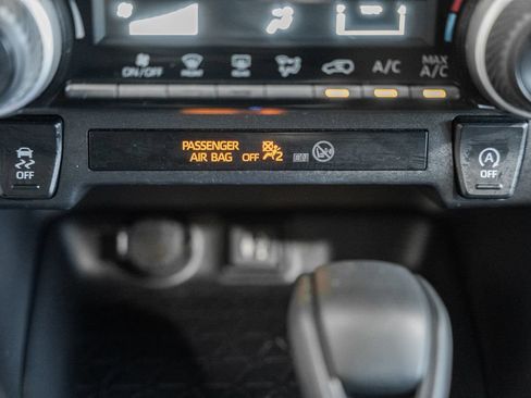 Used 2019 Toyota RAV4 LE w/ All Weather Liner Package AWD/4WD image 20
