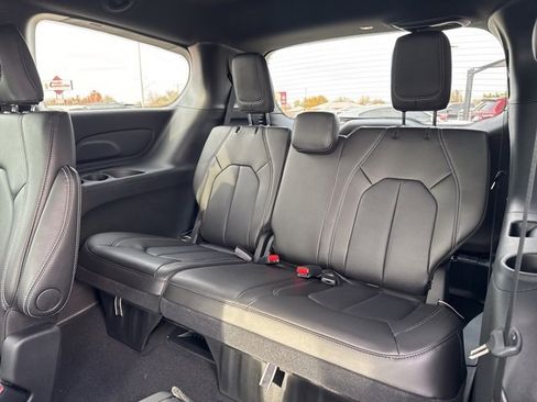 New 2026 Chrysler Pacifica Select image 13