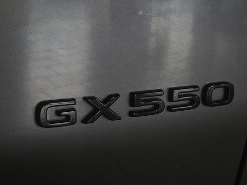 Used 2025 Lexus GX 550 w/ Accessory Package (2T) AWD/4WD image 11