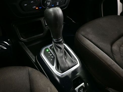 Used 2019 Jeep Renegade Latitude image 19