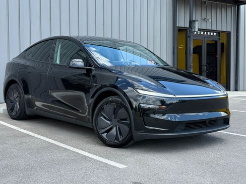 Used 2026 Tesla Model Y Long Range AWD/4WD image 3