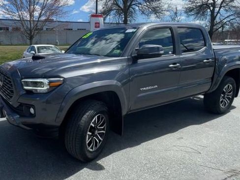 Certified 2023 Toyota Tacoma TRD Sport w/ Technology Package AWD/4WD image 4