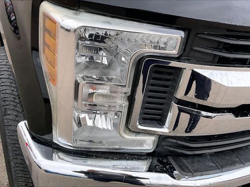 Used 2018 Ford F250 XL w/ STX Appearance Package image 26