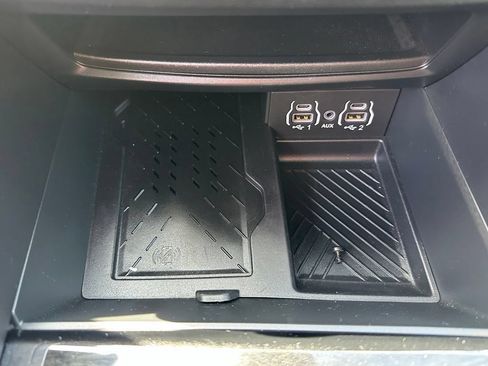 Used 2025 Chrysler Pacifica Limited FWD image 31