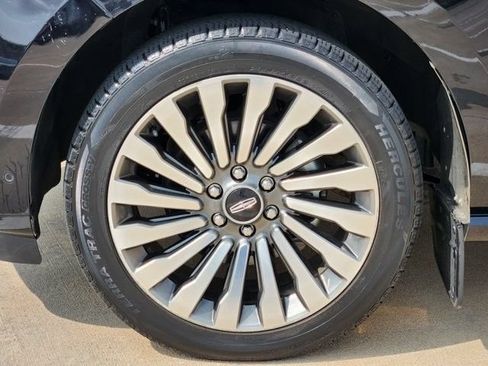Used 2020 Lincoln Navigator Reserve w/ Equipment Group 208A Reserve RWD image 10