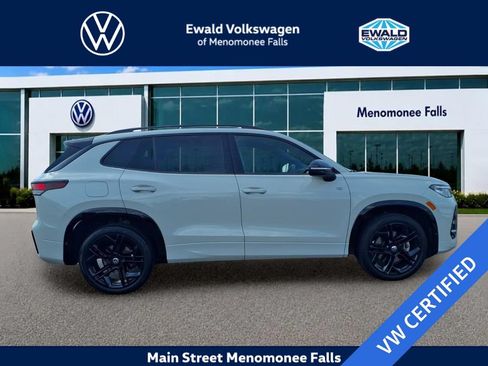 Certified 2025 Volkswagen Tiguan SE R-Line AWD/4WD image 4