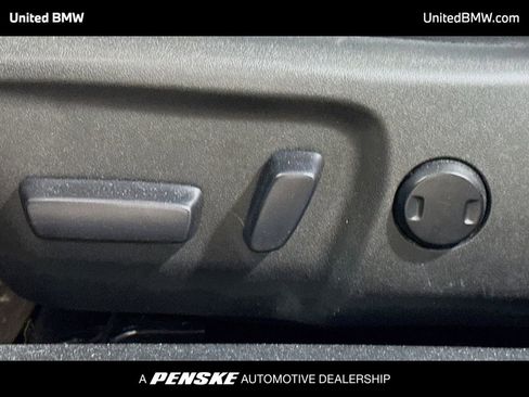 Used 2016 Toyota Camry SE image 4