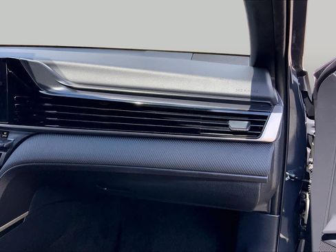 Used 2025 Toyota Camry SE FWD image 18