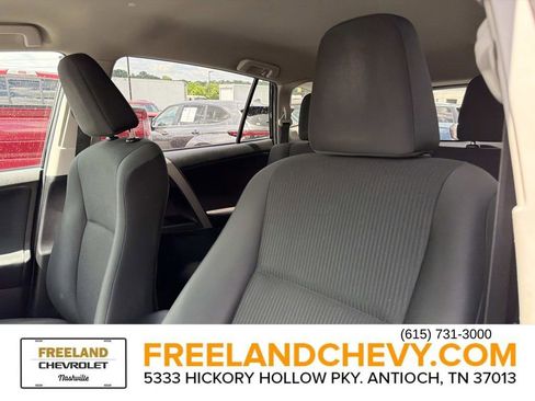 Used 2018 Toyota RAV4 LE FWD image 24