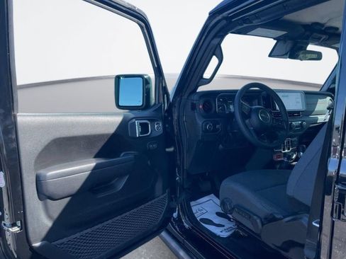 Used 2025 Jeep Wrangler Unlimited Rubicon AWD/4WD image 16