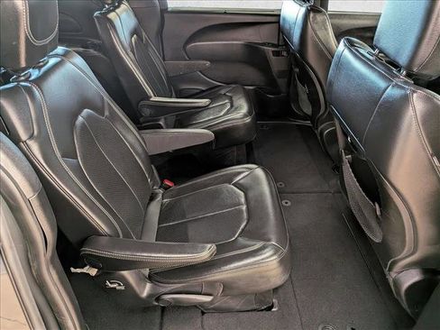 Used 2020 Chrysler Pacifica Touring-L w/ Advanced Safetytec Group AWD/4WD image 24
