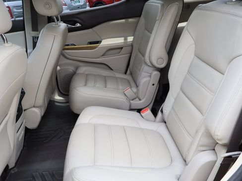 Certified 2018 GMC Acadia Denali w/ Technology Package FWD image 24
