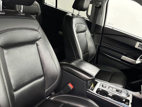 Used 2021 Ford Explorer XLT w/ Equipment Group 202A image 38