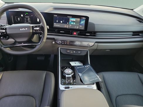 New 2027 Kia Carnival SX FWD image 9
