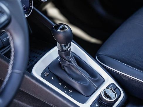 Certified 2024 Hyundai Venue Limited image 23